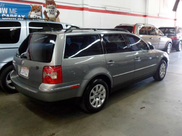 2002 Volkswagen Passat FWD 4dr Sport