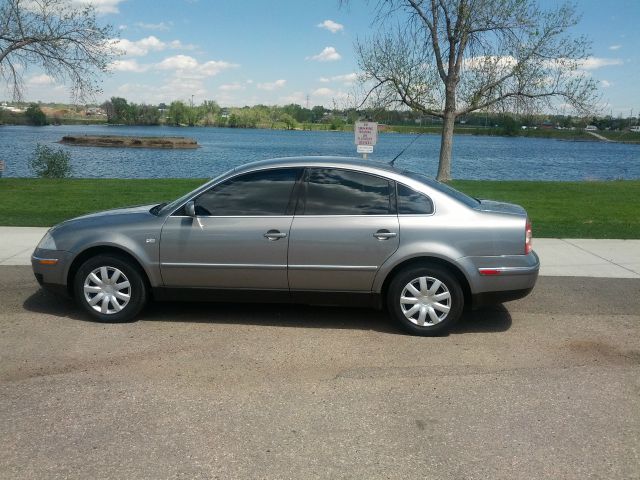 2002 Volkswagen Passat FWD 4dr Sport