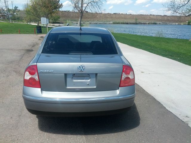 2002 Volkswagen Passat FWD 4dr Sport