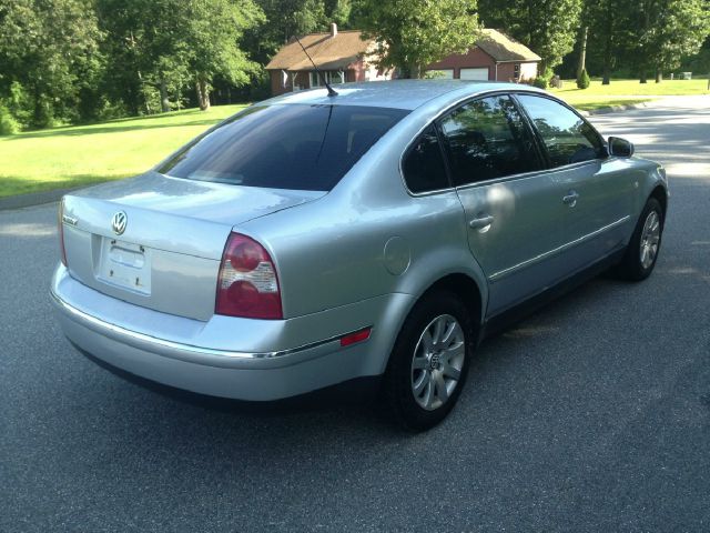 2002 Volkswagen Passat FWD 4dr Sport