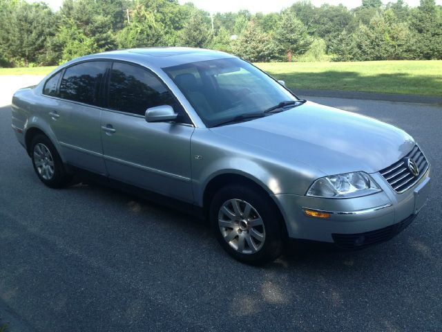 2002 Volkswagen Passat FWD 4dr Sport