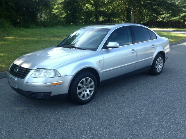 2002 Volkswagen Passat FWD 4dr Sport