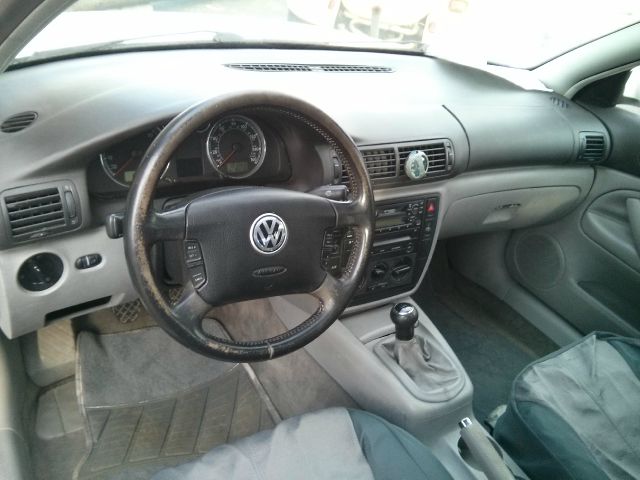 2002 Volkswagen Passat FWD 4dr Sport