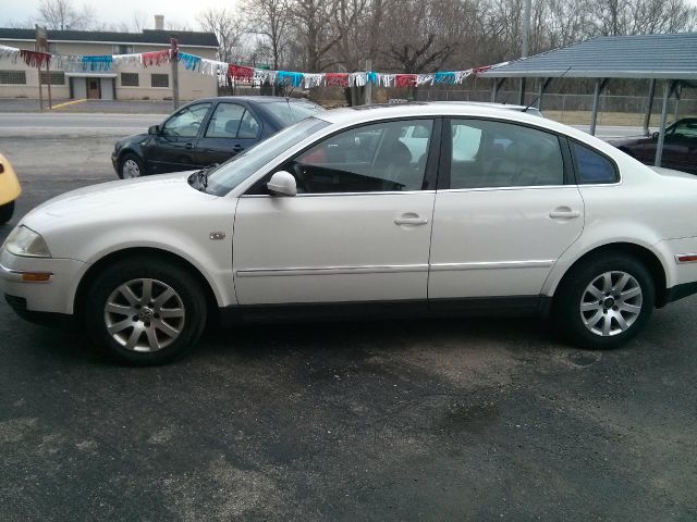 2002 Volkswagen Passat FWD 4dr Sport