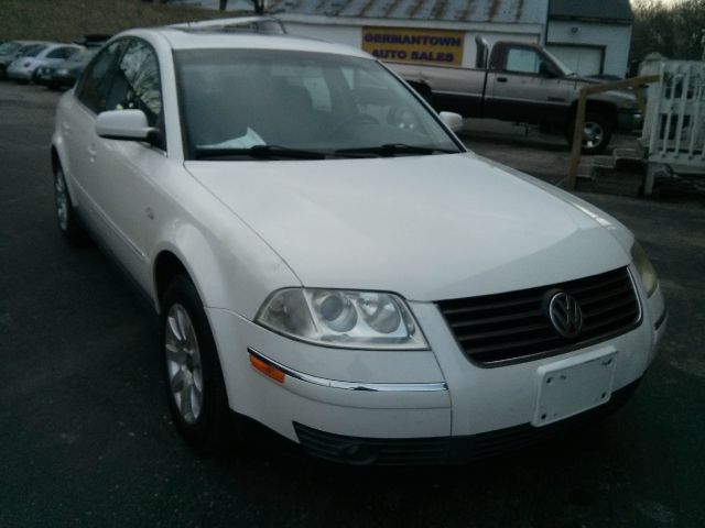 2002 Volkswagen Passat FWD 4dr Sport