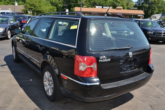 2002 Volkswagen Passat FWD 4dr Sport