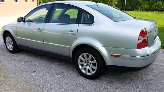 2002 Volkswagen Passat FWD 4dr Sport