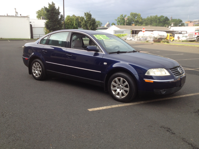 2002 Volkswagen Passat FWD 4dr Sport