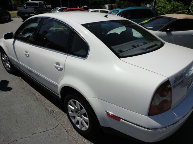 2002 Volkswagen Passat FWD 4dr Sport