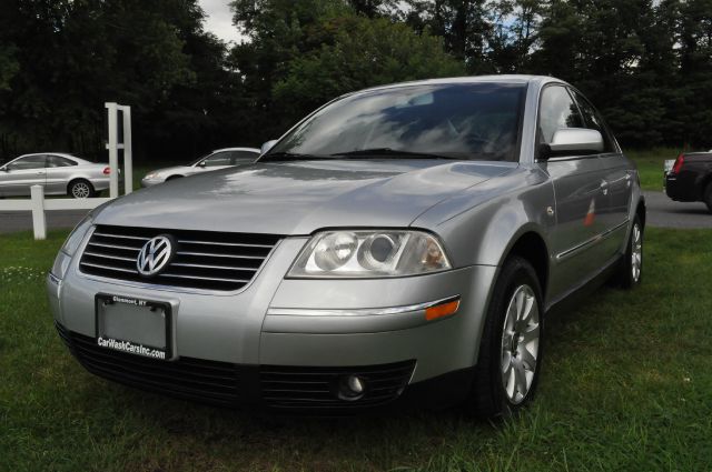 2002 Volkswagen Passat FWD 4dr Sport