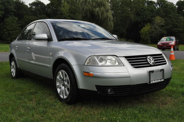 2002 Volkswagen Passat FWD 4dr Sport