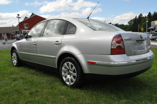 2002 Volkswagen Passat FWD 4dr Sport