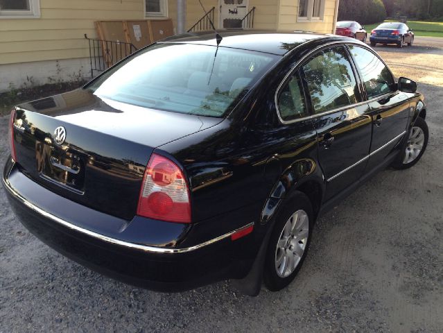 2002 Volkswagen Passat FWD 4dr Sport