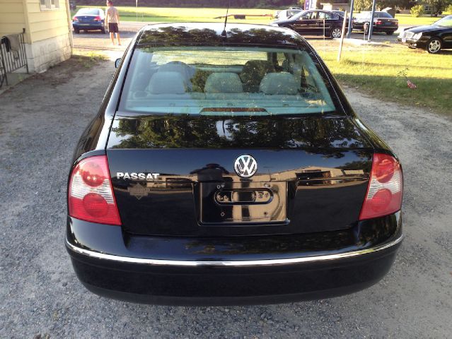 2002 Volkswagen Passat FWD 4dr Sport