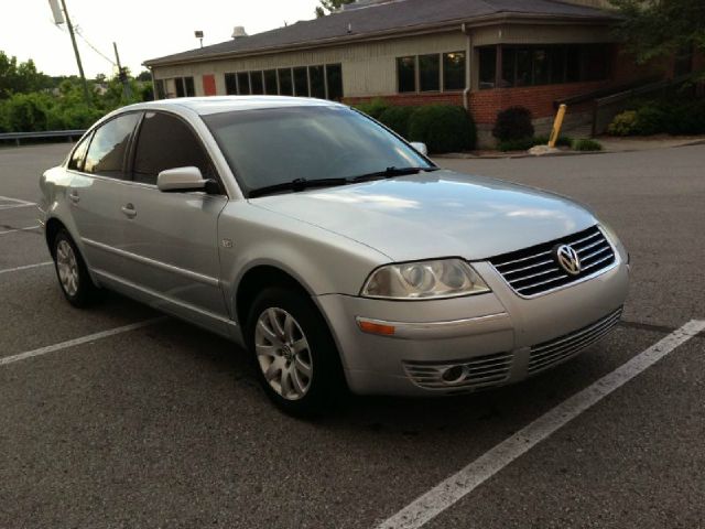 2002 Volkswagen Passat FWD 4dr Sport