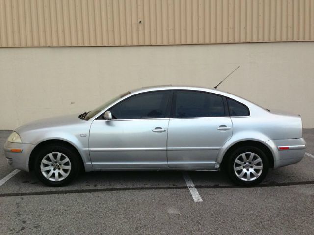 2002 Volkswagen Passat FWD 4dr Sport