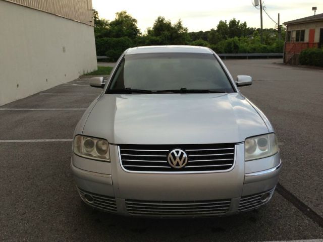 2002 Volkswagen Passat FWD 4dr Sport