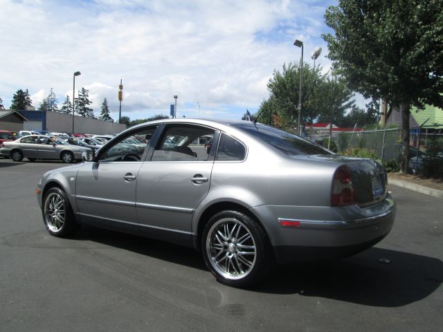 2002 Volkswagen Passat FWD 4dr Sport