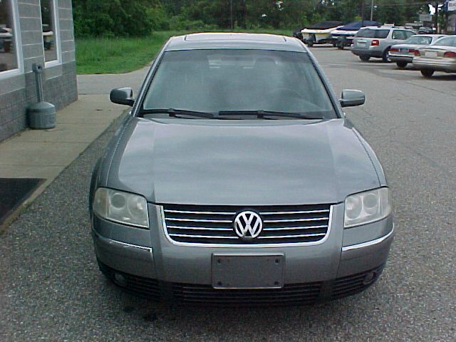 2002 Volkswagen Passat FWD 4dr Sport