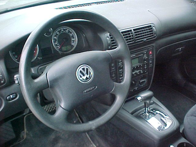 2002 Volkswagen Passat FWD 4dr Sport