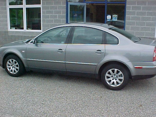 2002 Volkswagen Passat FWD 4dr Sport