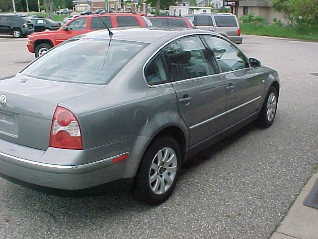 2002 Volkswagen Passat FWD 4dr Sport