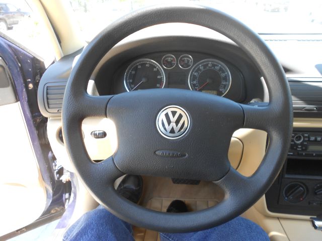 2002 Volkswagen Passat FWD 4dr Sport