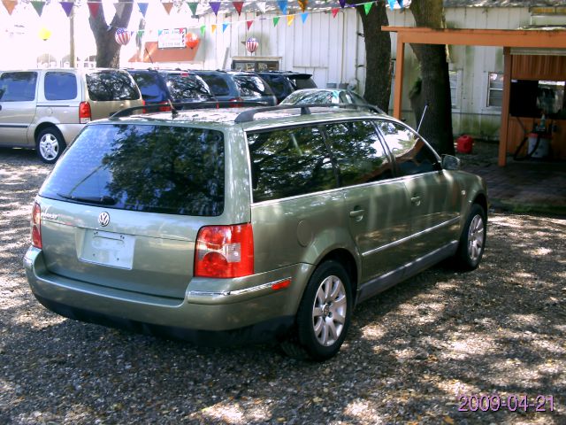 2002 Volkswagen Passat FWD 4dr Sport