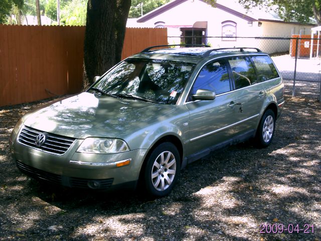 2002 Volkswagen Passat FWD 4dr Sport