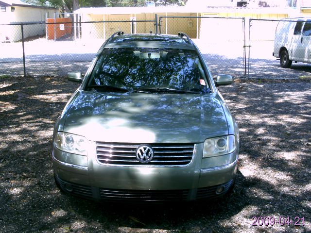 2002 Volkswagen Passat FWD 4dr Sport