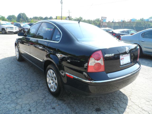 2003 Volkswagen Passat FWD 4dr Sport