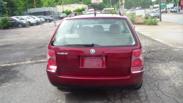 2003 Volkswagen Passat FWD 4dr Sport