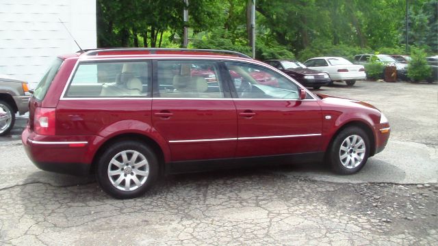 2003 Volkswagen Passat FWD 4dr Sport