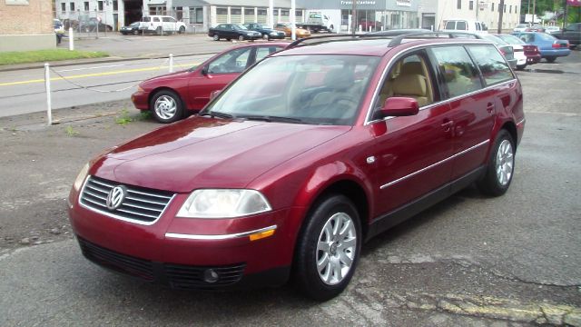 2003 Volkswagen Passat FWD 4dr Sport