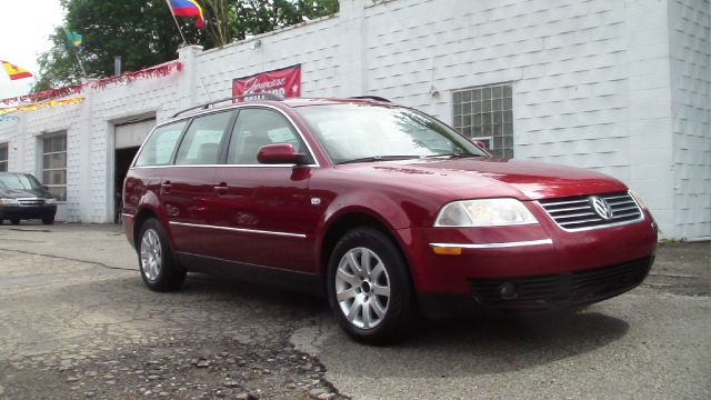 2003 Volkswagen Passat FWD 4dr Sport