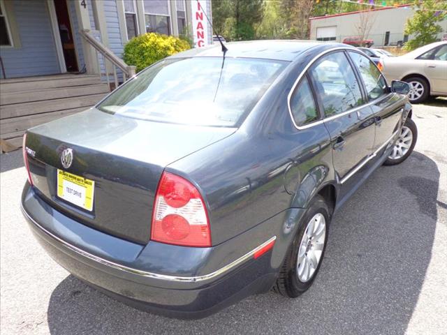 2003 Volkswagen Passat FWD 4dr Sport