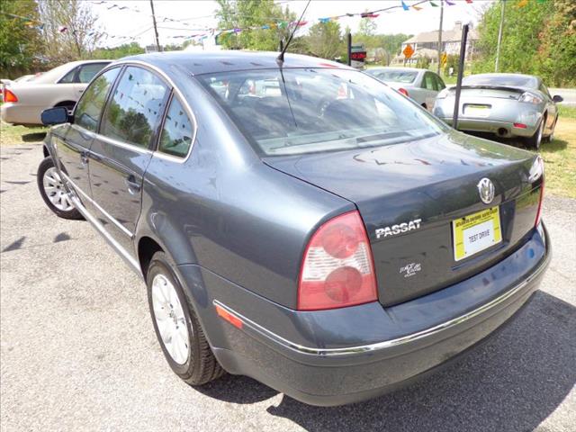 2003 Volkswagen Passat FWD 4dr Sport