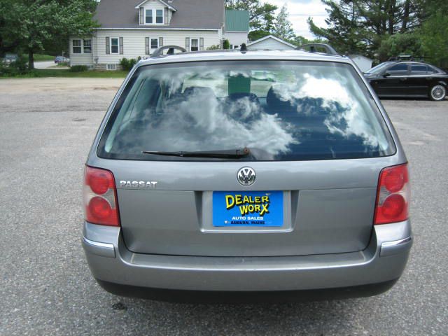 2003 Volkswagen Passat S Sedan