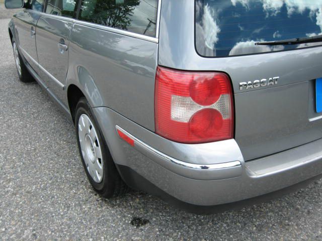 2003 Volkswagen Passat S Sedan