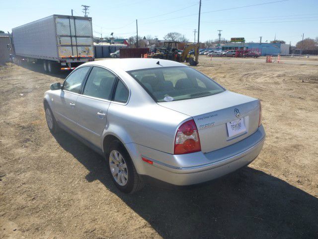 2003 Volkswagen Passat FWD 4dr Sport