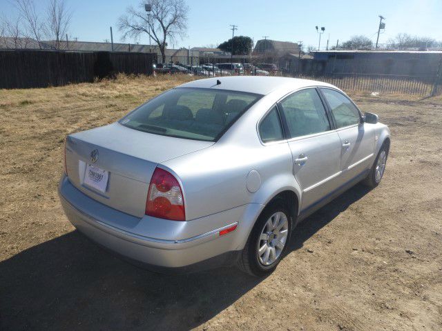 2003 Volkswagen Passat FWD 4dr Sport