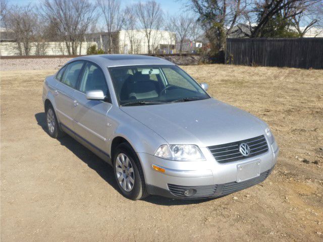 2003 Volkswagen Passat FWD 4dr Sport