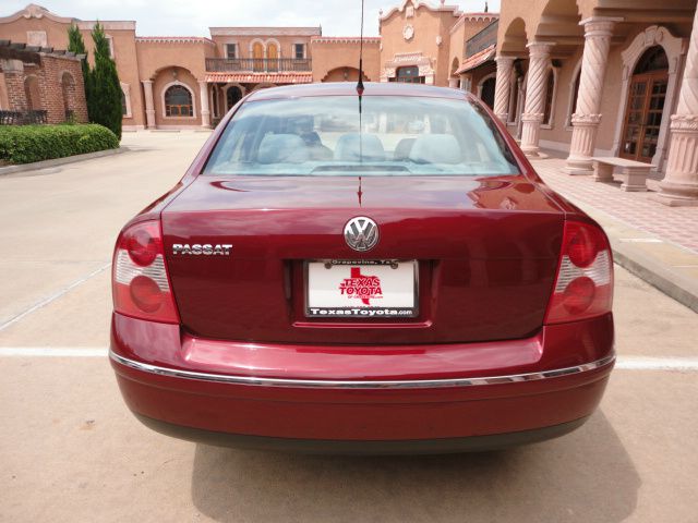 2003 Volkswagen Passat S Sedan