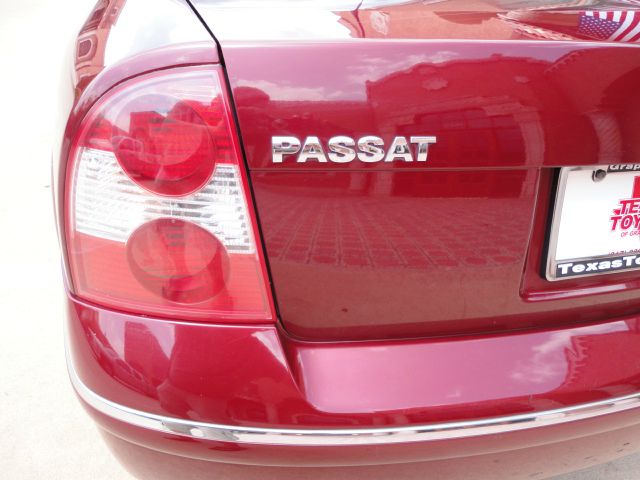 2003 Volkswagen Passat S Sedan