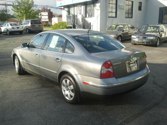 2003 Volkswagen Passat LS W/leather Seats