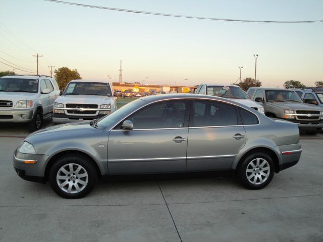 2003 Volkswagen Passat FWD 4dr Sport