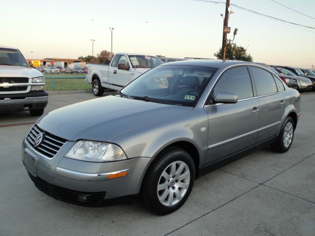 2003 Volkswagen Passat FWD 4dr Sport