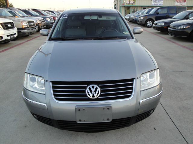 2003 Volkswagen Passat FWD 4dr Sport