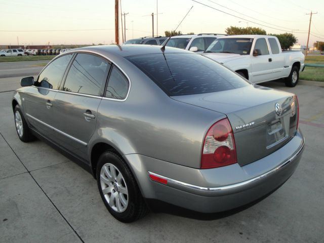 2003 Volkswagen Passat FWD 4dr Sport