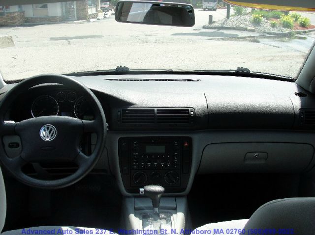 2003 Volkswagen Passat S Sedan